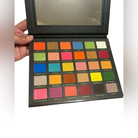 Revolution “The Simpsons Treehouse of Horror” Eyeshadow Palette - Picture 2 of 16